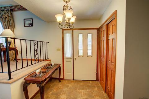 123 Sylvia La, Schenectady, NY 12306 photo 4