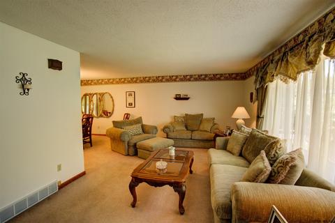 123 Sylvia La, Schenectady, NY 12306 photo 6