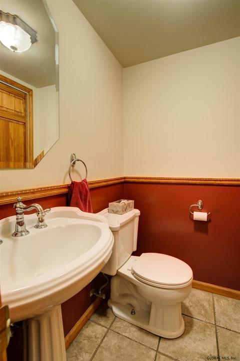 123 Sylvia La, Schenectady, NY 12306 photo 12