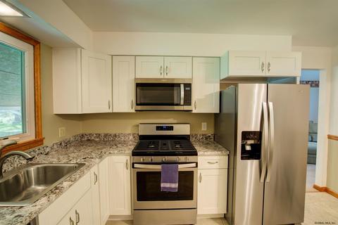 123 Sylvia La, Schenectady, NY 12306 photo 8