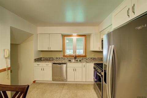 123 Sylvia La, Schenectady, NY 12306 photo 9