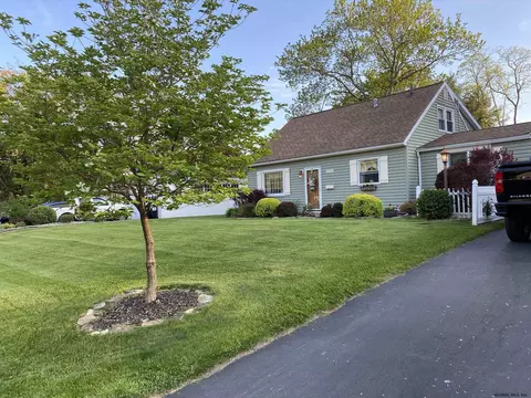 1111 Cushing Ln, Schenectady, NY 12303 photo 3