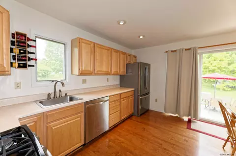 1 Cooks Ct, Waterford, NY 12188 photo 10
