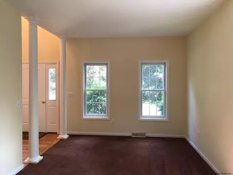 25 Timber Ln, Glenmont, NY 12077 photo 7