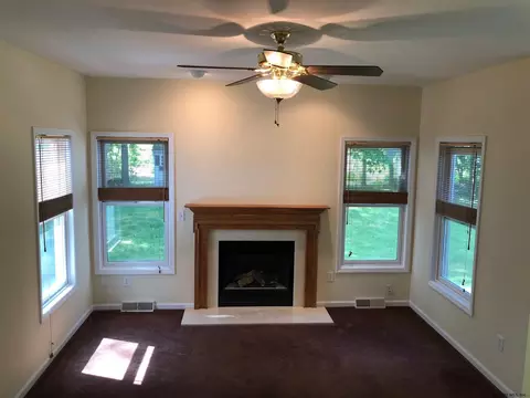 25 Timber Ln, Glenmont, NY 12077 photo 14