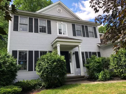 25 Timber Ln, Glenmont, NY 12077 photo 1