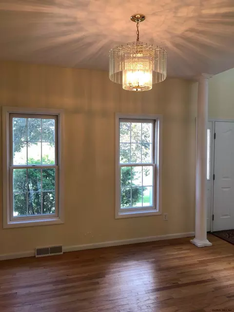 25 Timber Ln, Glenmont, NY 12077 photo 6