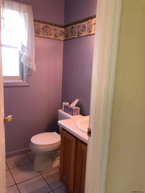 25 Timber Ln, Glenmont, NY 12077 photo 11