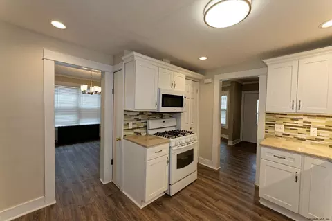 1046 Keyes Ave, Schenectady, NY 12309 photo 3