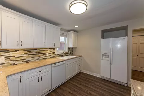 1046 Keyes Ave, Schenectady, NY 12309 photo 5