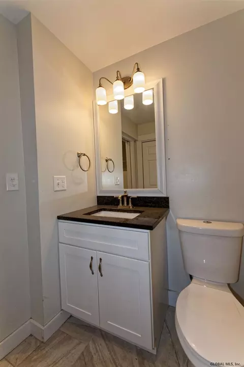 1046 Keyes Ave, Schenectady, NY 12309 photo 24