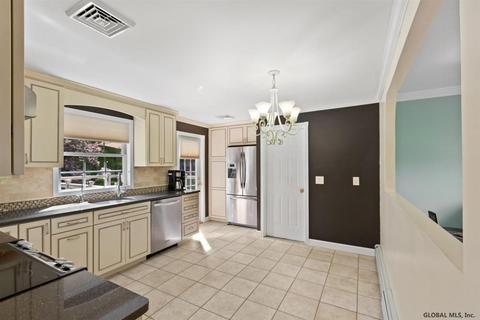 31 Fellows Rd, Halfmoon, NY 12065 photo 12