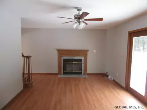 413 Deer Path, Schenectady, NY 12306 photo 4