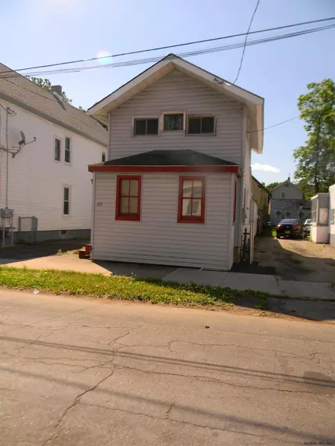 521 Schenectady St, Schenectady, NY 12307 photo 1