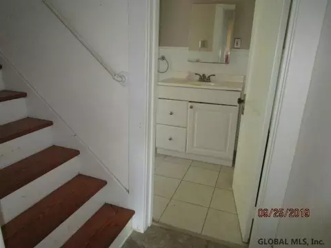 1067 Dean St, Schenectady, NY 12309 photo 22