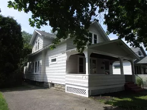1067 Dean St, Schenectady, NY 12309 photo 3