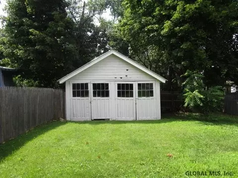 1067 Dean St, Schenectady, NY 12309 photo 6