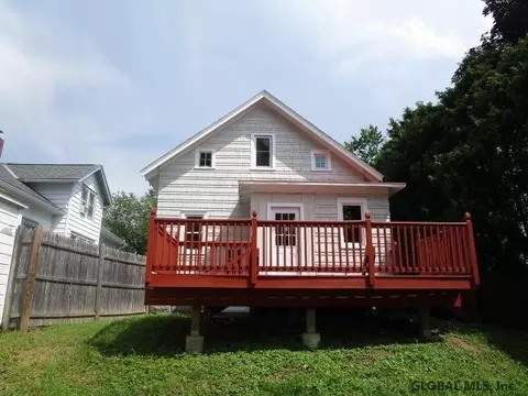 1067 Dean St, Schenectady, NY 12309 photo 4