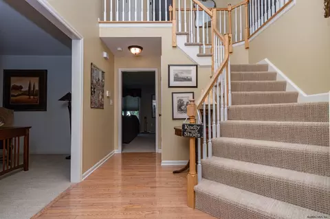 6 Reynolds Ct, Delmar, NY 12054 photo 5