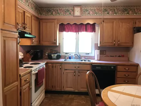 10 Brookview Dr, Schenectady, NY 12303 photo 23