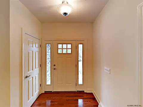 3 Abigail Ct, Glenmont, NY 12077 photo 3