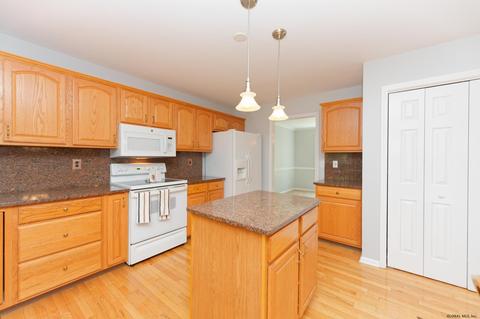 2 Montery Rd, Schenectady, NY 12303 photo 8