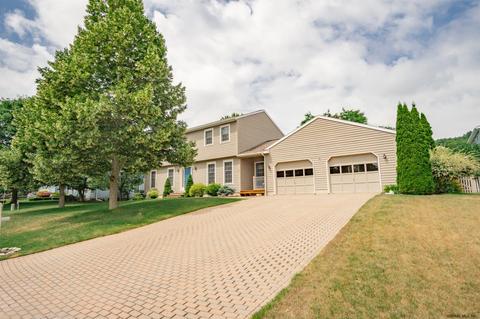 5 Hillock Ct, Schenectady, NY 12302 photo 4