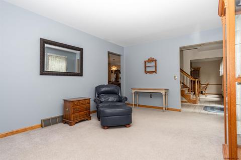 5 Hillock Ct, Schenectady, NY 12302 photo 8