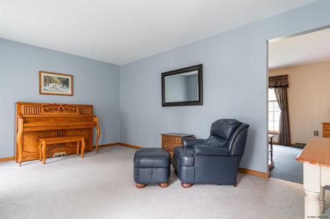 5 Hillock Ct, Schenectady, NY 12302 photo 6