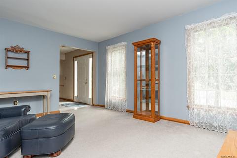 5 Hillock Ct, Schenectady, NY 12302 photo 7