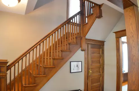 1066 Waverly Pl, Schenectady, NY 12308 photo 9