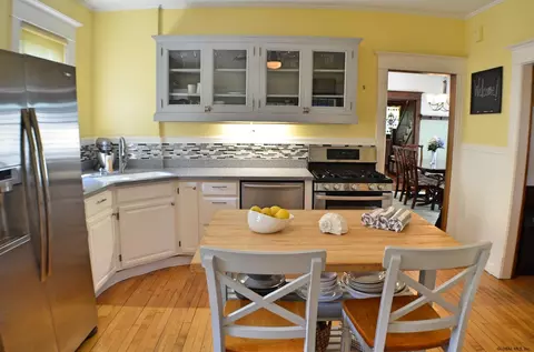 1066 Waverly Pl, Schenectady, NY 12308 photo 20