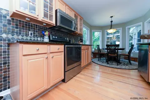 11 Barrington Ct, Delmar, NY 12054 photo 18