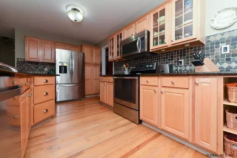 11 Barrington Ct, Delmar, NY 12054 photo 17