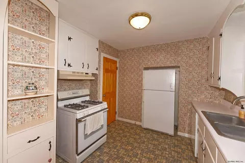 313 Elder St, Schenectady, NY 12304 photo 7