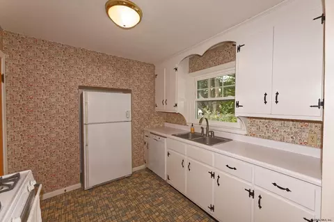 313 Elder St, Schenectady, NY 12304 photo 8
