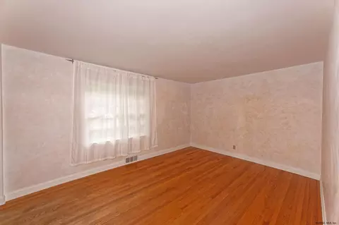 313 Elder St, Schenectady, NY 12304 photo 3