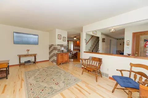 1005 Anthony Dr, Schenectady, NY 12303 photo 8