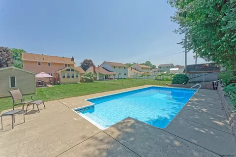 1005 Anthony Dr, Schenectady, NY 12303 photo 4