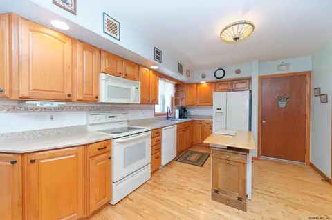 1005 Anthony Dr, Schenectady, NY 12303 photo 11