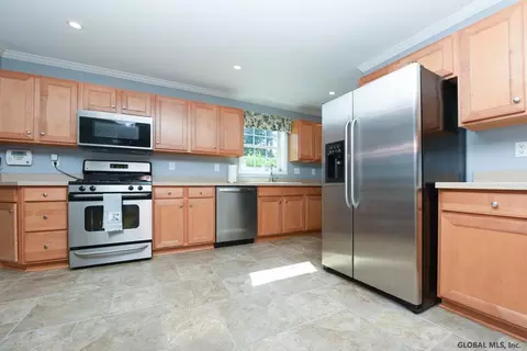 7 Werner Ave, Delmar, NY 12054 photo 3