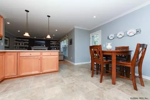 7 Werner Ave, Delmar, NY 12054 photo 4