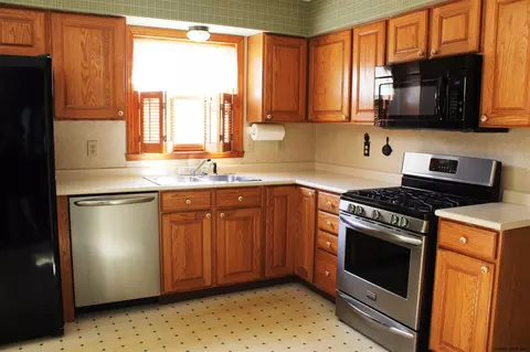 1885 Ferguson St, Schenectady, NY 12303 photo 4