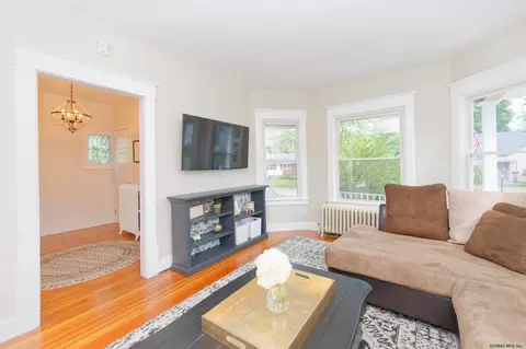 135 Marriott Ave, Schenectady, NY 12304 photo 8