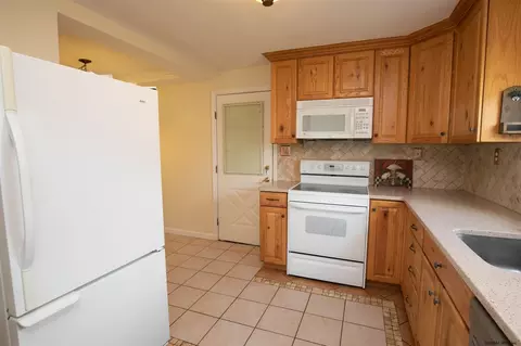 11 Carpenter Dr, Schenectady, NY 12309 photo 8