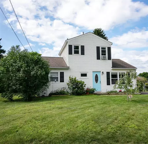 11 Carpenter Dr, Schenectady, NY 12309 photo 2