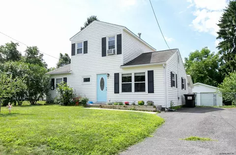 11 Carpenter Dr, Schenectady, NY 12309 photo 1