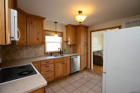 11 Carpenter Dr, Schenectady, NY 12309 photo 7