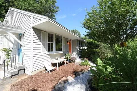 70 Marlboro Rd, Delmar, NY 12054 photo 2
