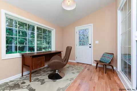 70 Marlboro Rd, Delmar, NY 12054 photo 8